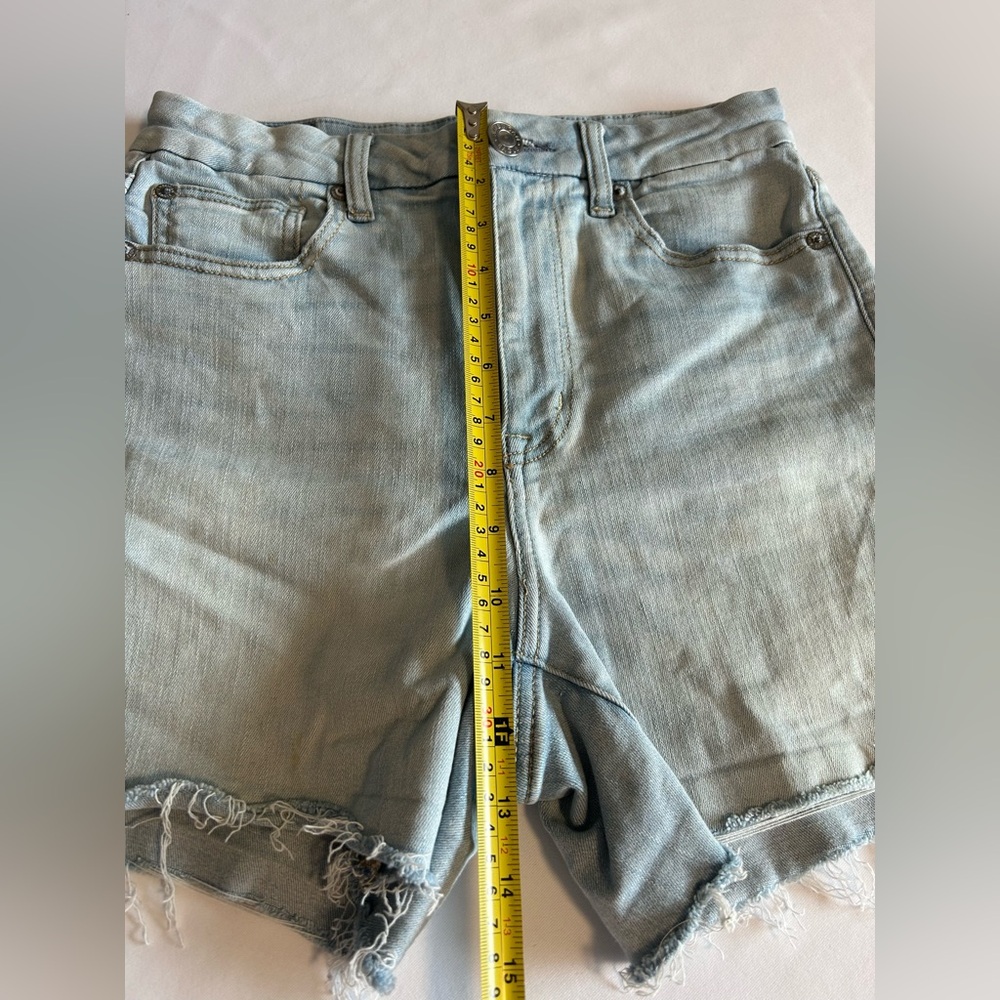 American Eagle curvy High-Rise shortie denim shorts light wash Size6 distressed - Picture 9 of 13